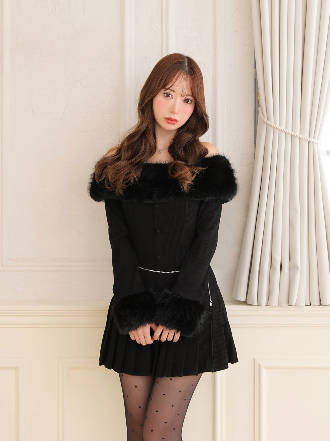 Off shoulder fur pleated onepiece(eme10731) – M me eme