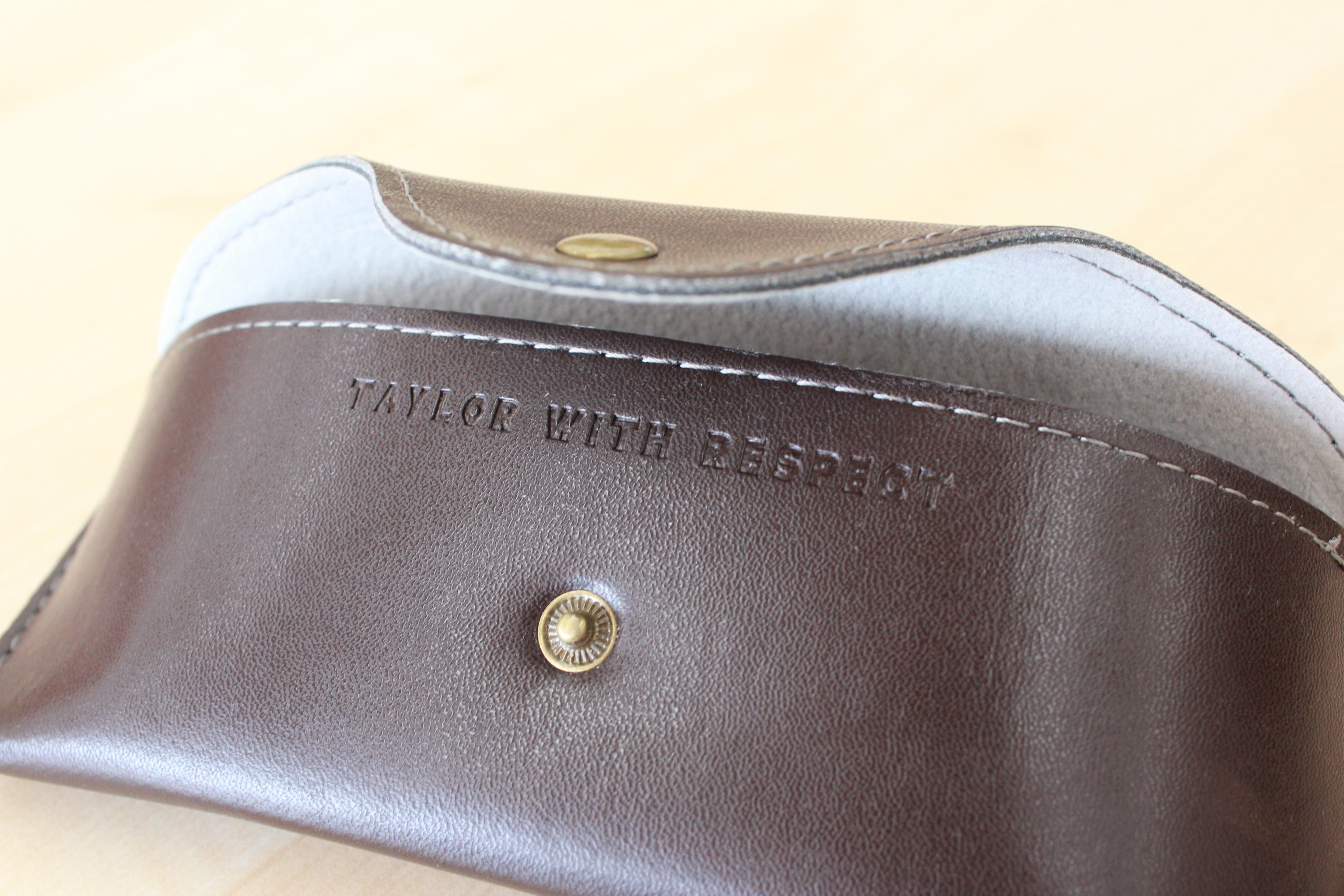 TAYLOR WITH RESPECT】番外編 ケース＆ディスプレイ | メガネ工房AZ ブログ