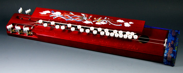 大正琴 赤 6弦 ケース付き 赤い大正琴 6弦 ケース付き 赤い大正琴 6弦