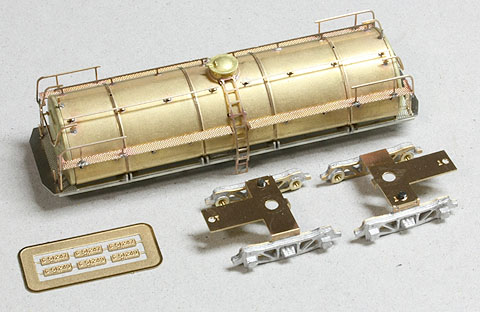 特急「燕」用水槽車の組み立て