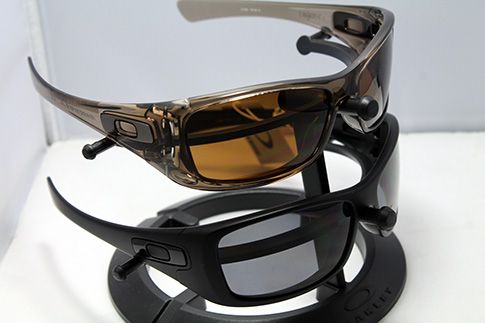OAKLEY（オークリー）のサングラス、メガネならD-Eye nakahara megane