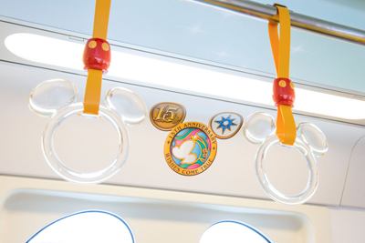 つり革がクリスタル仕様に！」 | ディズニーファン公式ホームページ