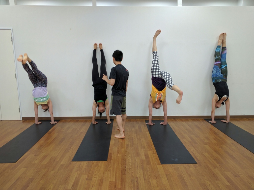倒立（ハンドスタンド）の練習方法とやり方（写真多め） | EngawaYoga