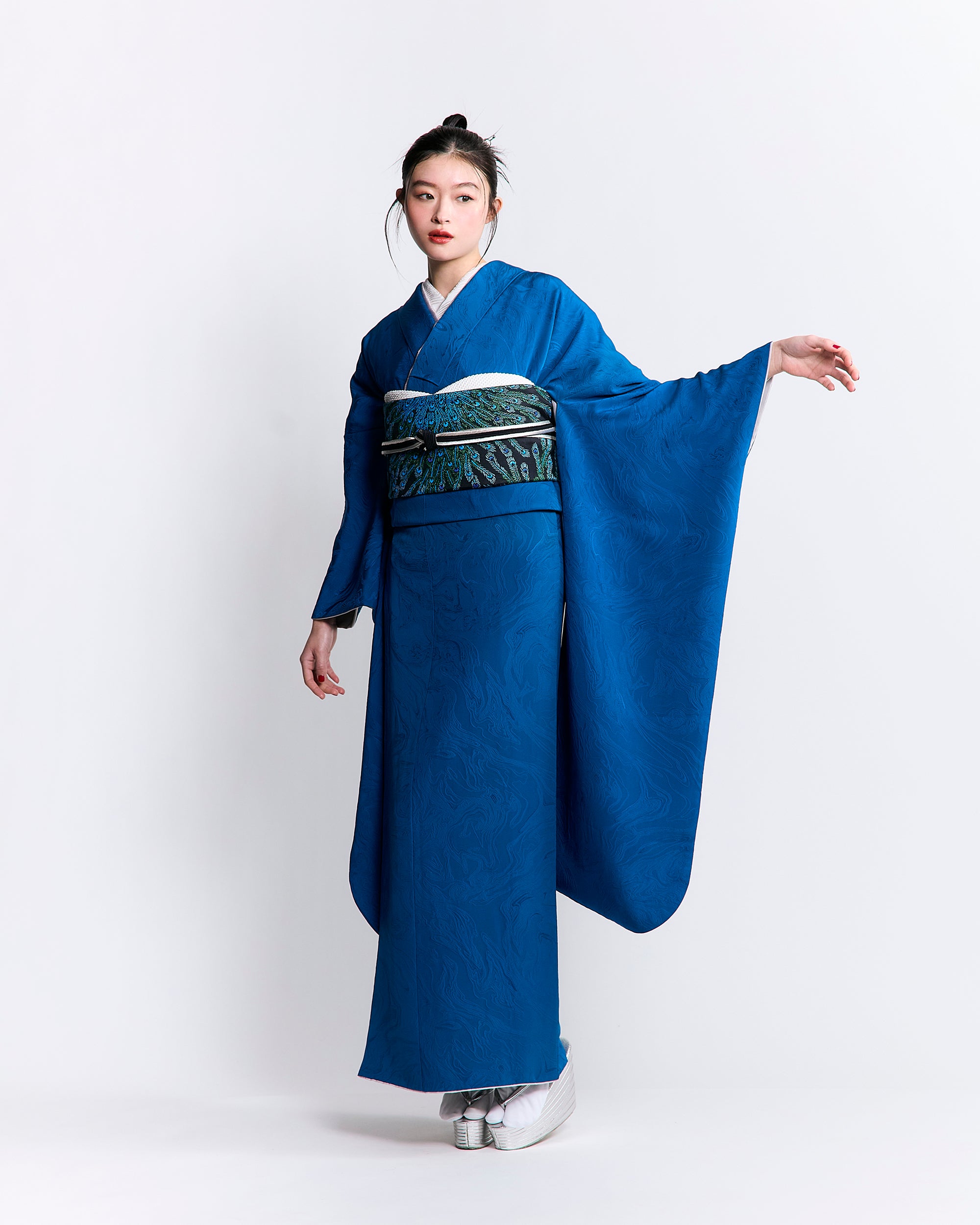 振袖購入｜色無地振袖 【孔雀浅葱】 – 振袖KAPUKI