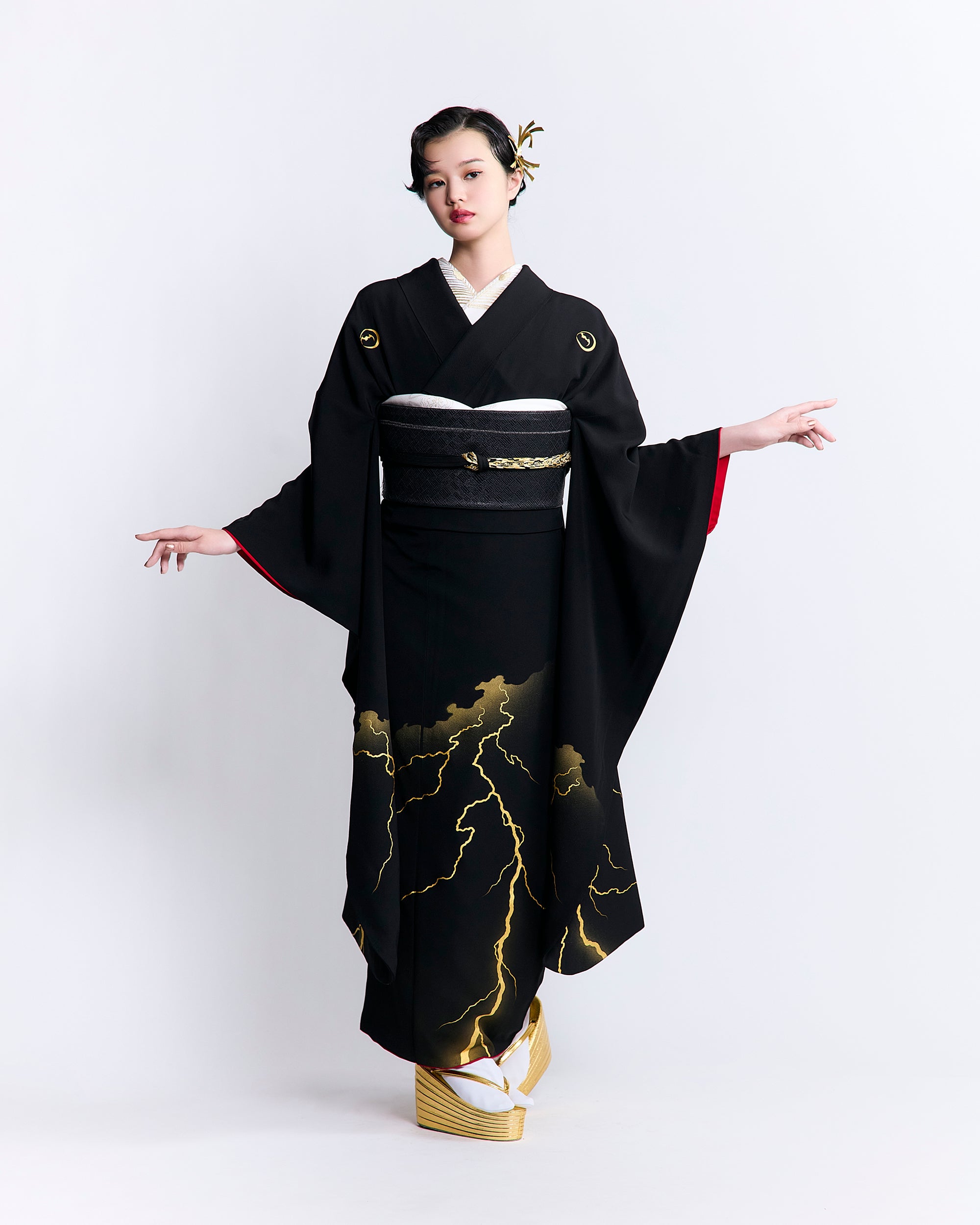 黒紋付稲妻｜手染め友禅 – 振袖KAPUKI