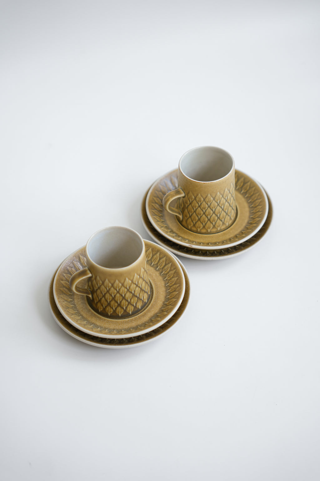 イェンス・クイストゴー レリーフ ティーカップ＆ソーサー プレート