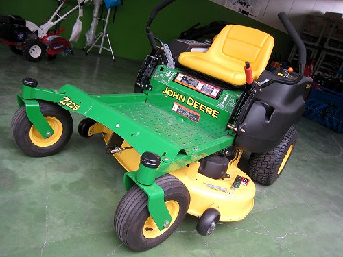 ジョンディアー乗用芝刈機 Z225 ゼロターンロータリモア 北海道旭川市