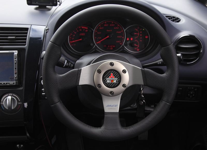 momoRACEステアリング 35φ EVO 【公式通販】