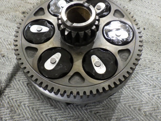 ガタのでているクラッチハウジングを分解 | にえガレのブログ