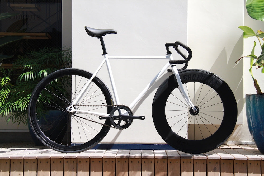 白い自転車が好き？じゃあこいつはどう？ | ブローチャーズ - BROTURES