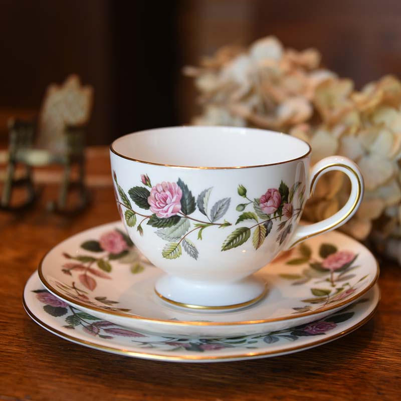 ティーカップトリオ ウェッジウッド ハザウェイローズ – 神戸