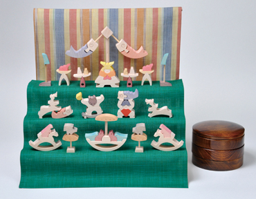 小黒三郎 組み木 五月人形 円武者三段飾り（小） 木のおもちゃ専門店