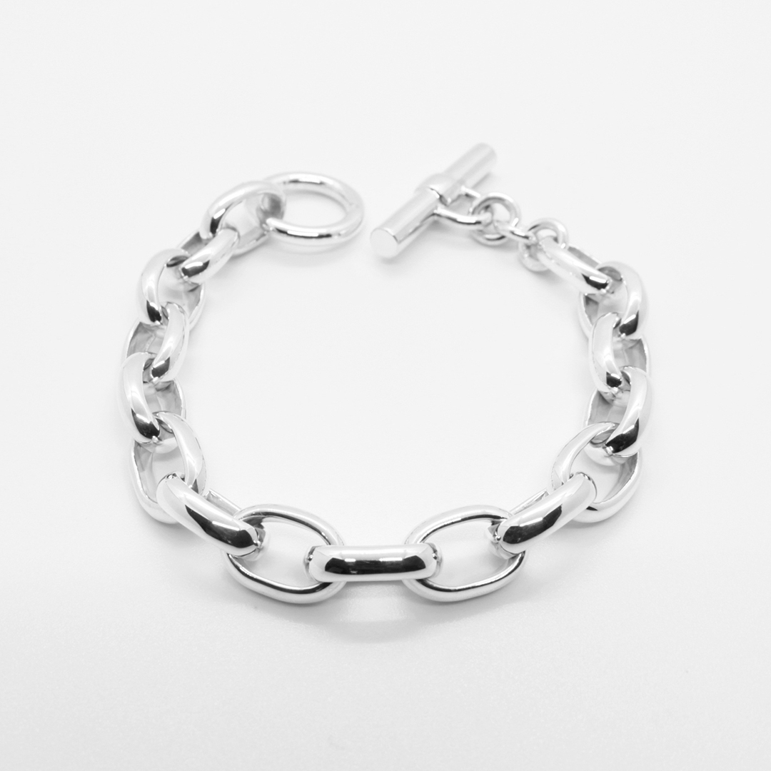 発売と同時に即完売したブレスレットをブラッシュアップし、GW期間限定