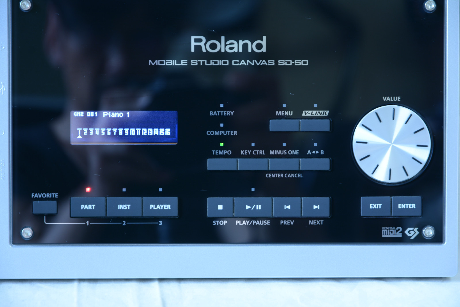 Roland SD50 - Mobile Studio Canvas Wav / MIDI Player, Audio Interface,
