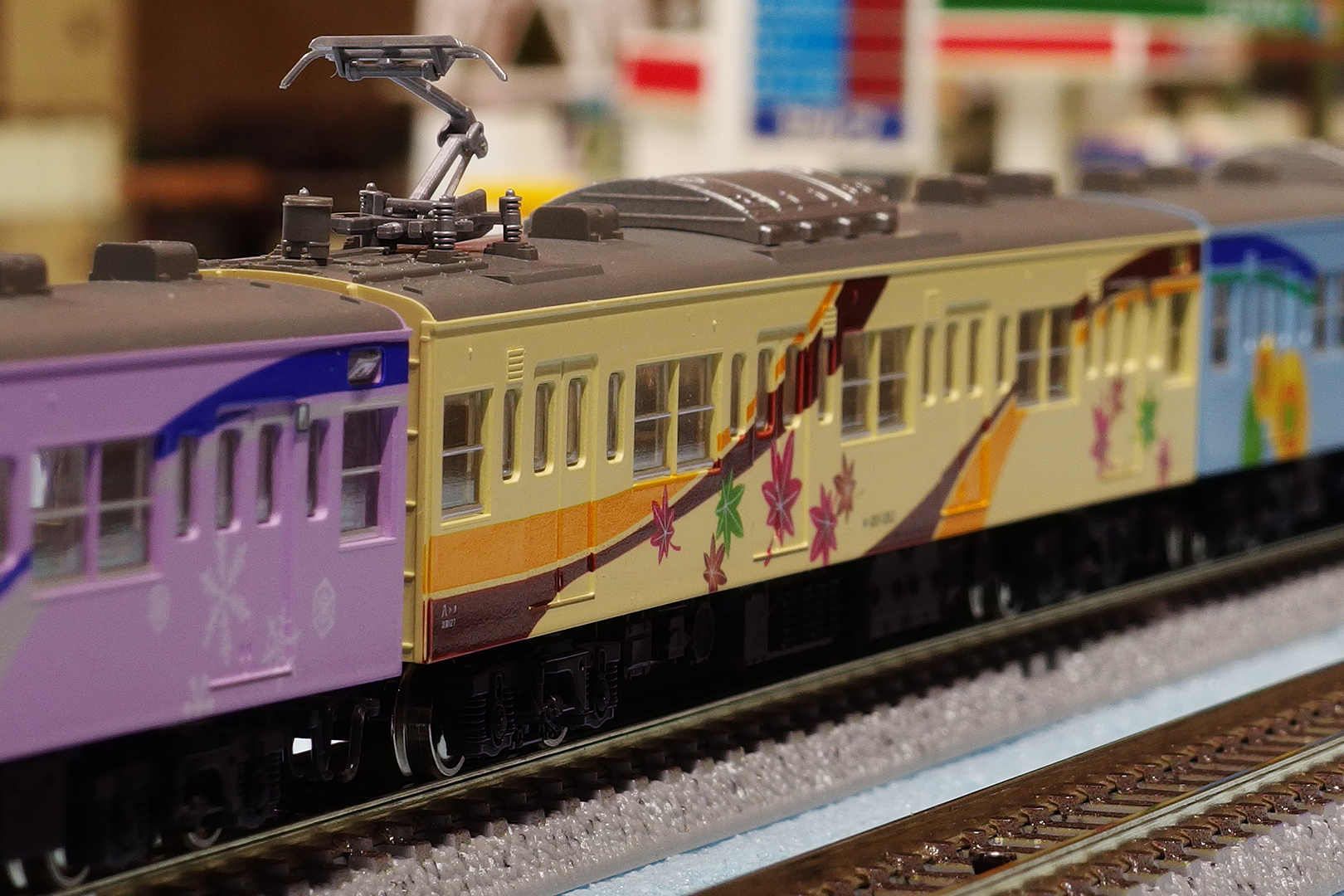 KATO 10-912 201系 四季彩タイプ 4両セット 入線: Nゲージ立川駅