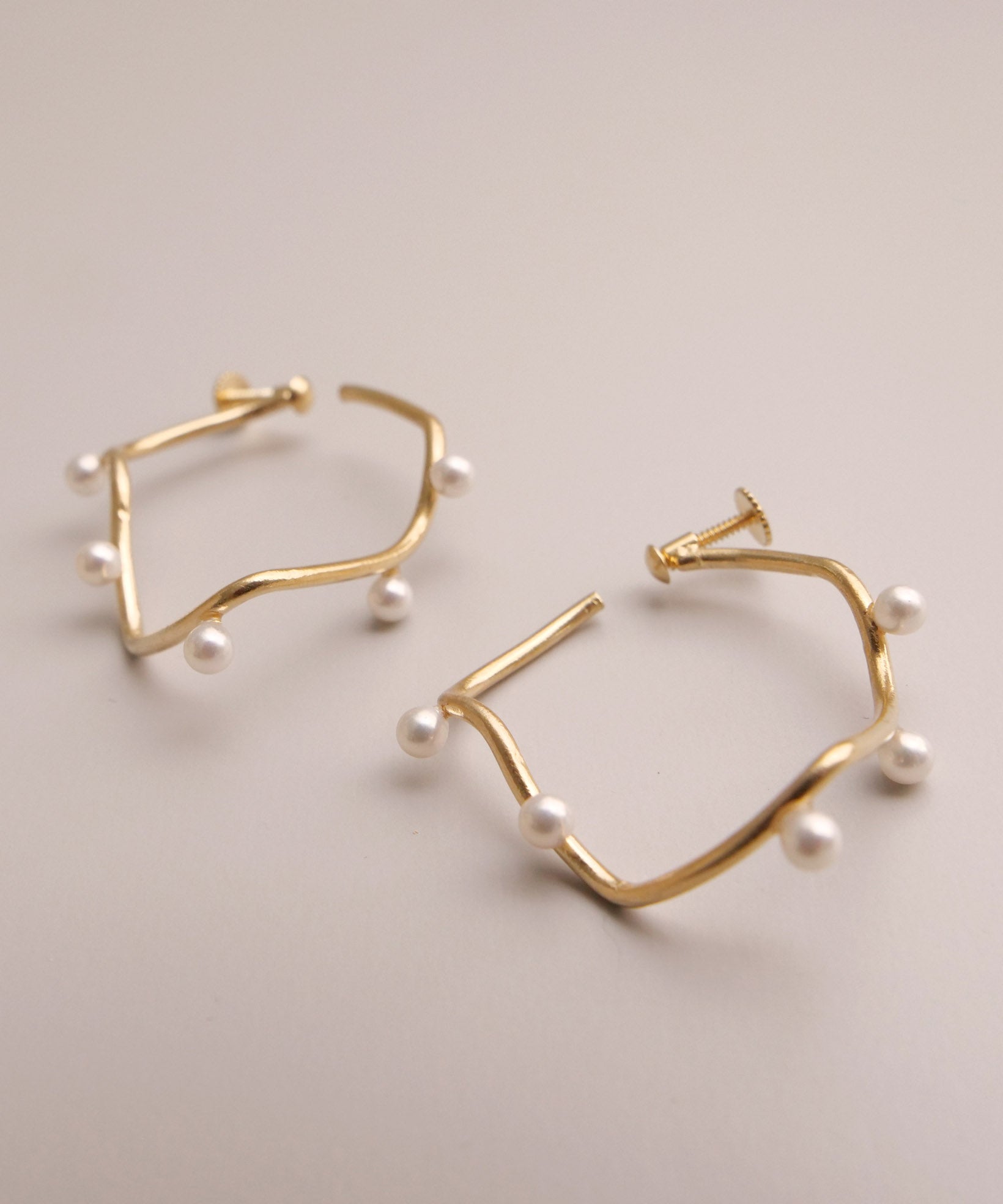 SV925アートラインパールフープイヤリング ゴールド