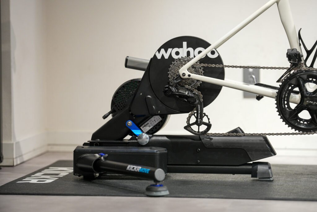 実走行に一番近いローラー台「Wahoo KICKR」シリーズ常設中！スマート