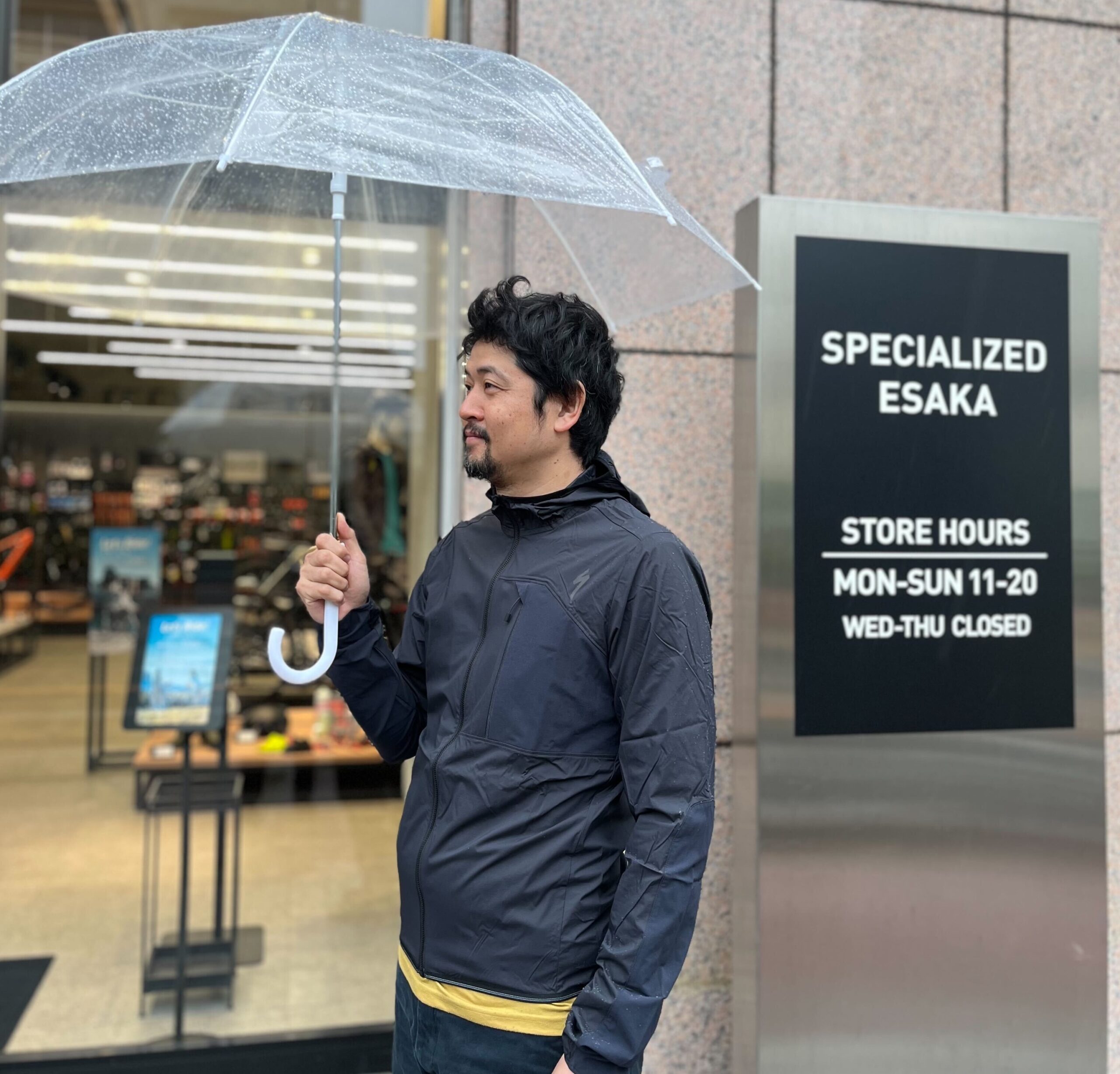 雨の日もサイクリングウェアで出かけよう – Trail SWAT Jacket