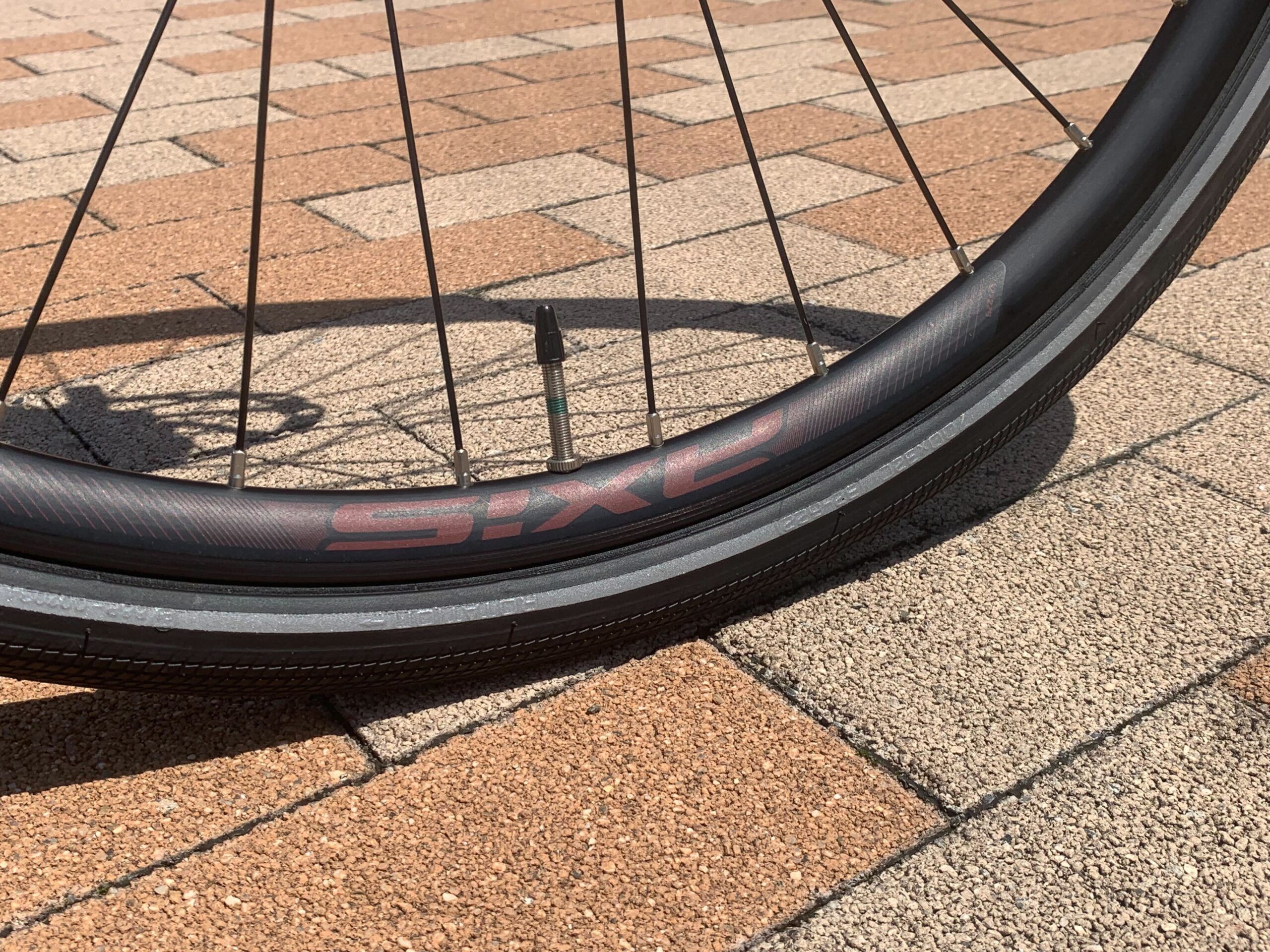 あなたのタイヤは大丈夫ですか？スポーツバイク、タイヤの寿命・交換