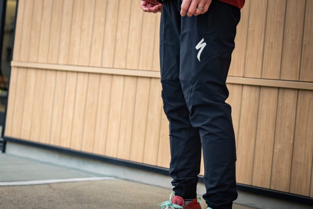 スペシャライズドスタッフにも大人気】軽量、伸縮性・通気性抜群で