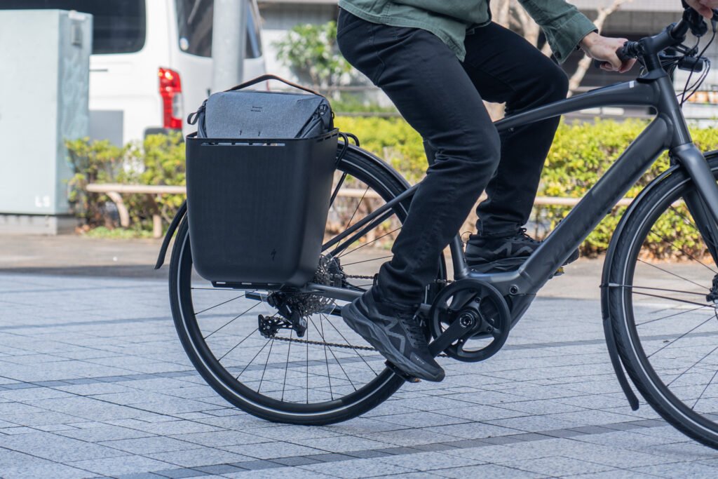 街中で一番使いやすいCoolcaveパニアケース | スペシャライズド 新宿