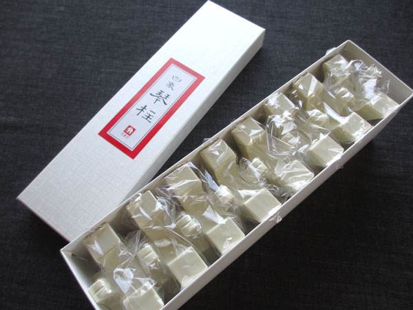 和楽器 ＞ 筝（お琴） 付属品 小物 ＞ 17絃 お箏(お琴)用 白象 琴柱