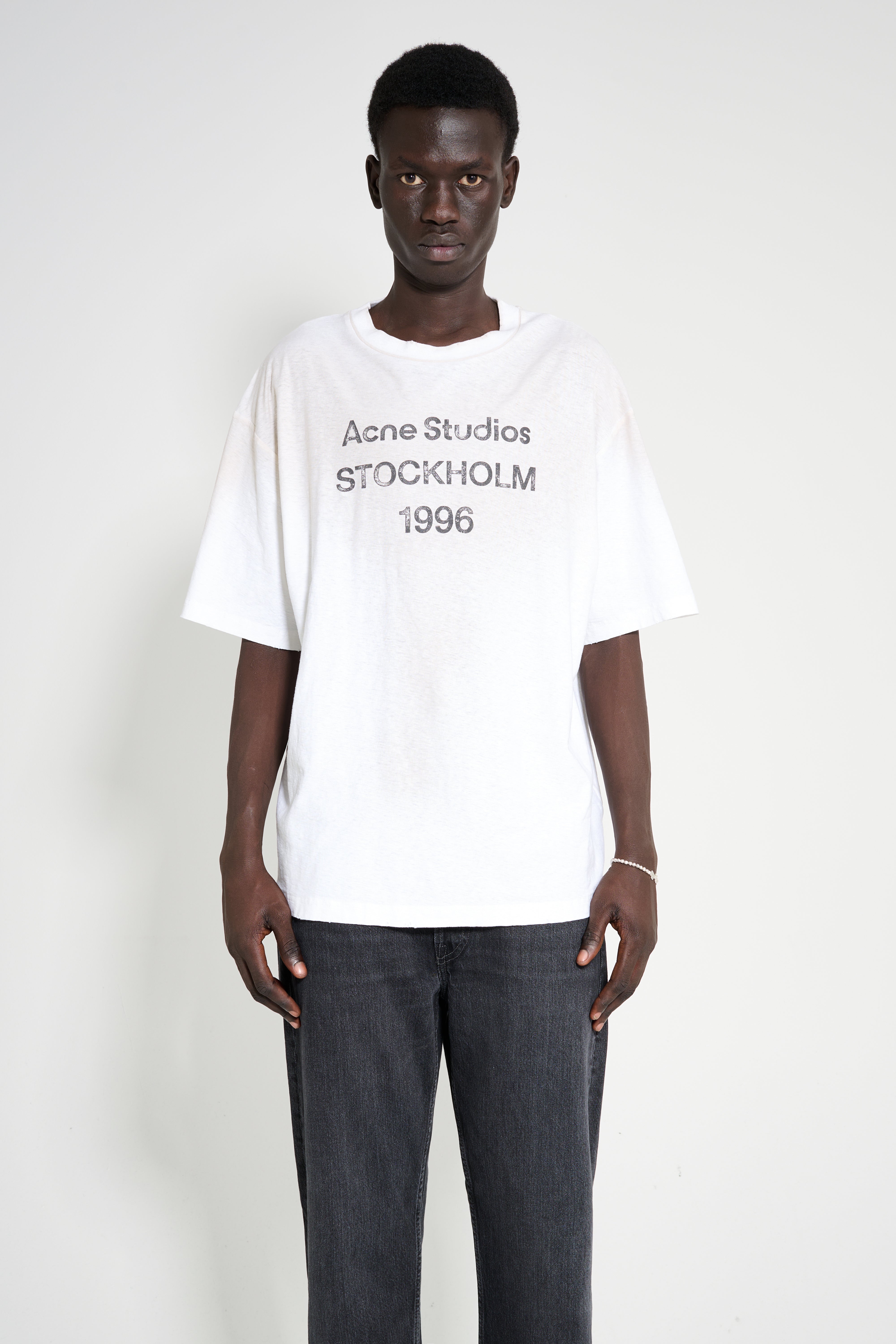 Acne Studios 1996 T-shirt Dusty White – Très Bien
