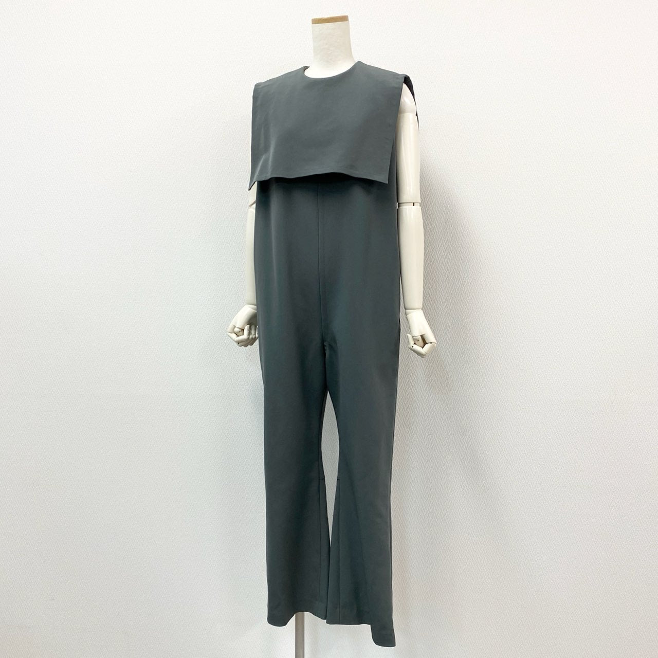 87c26 【美品】 HYKE ハイク SALON SLEEVELESS JUMPSUIT ジャンプ
