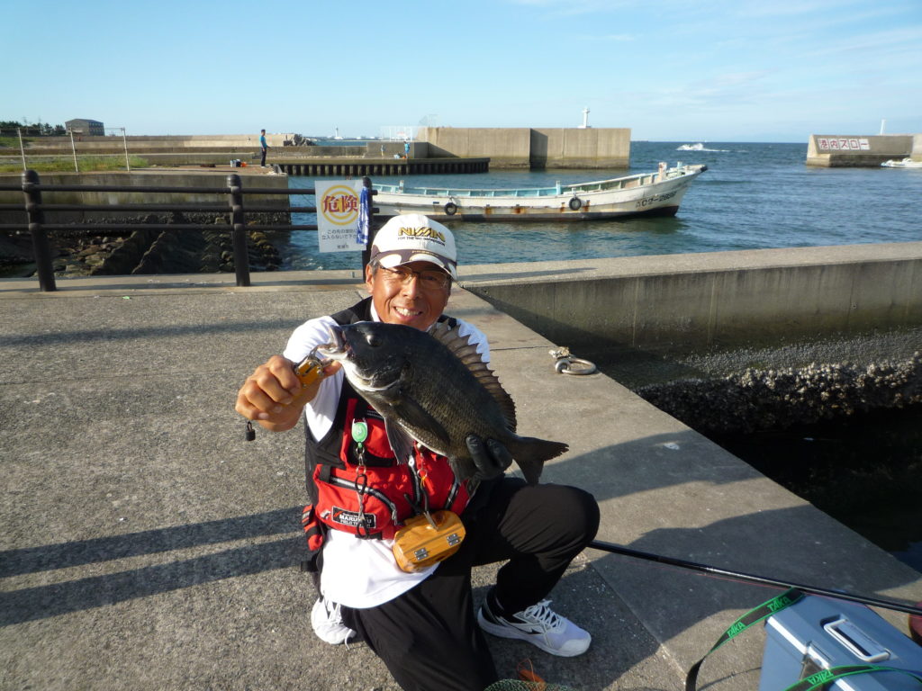 愛知県鬼崎港でチヌ 今回も何とか…釣れた！ | (株)宇崎日新（NISSIN