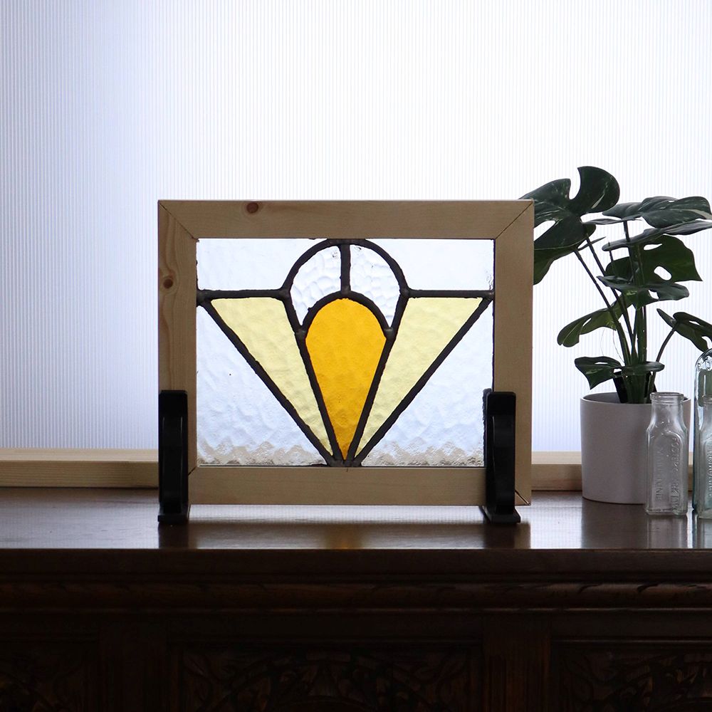 暖色系の色使いがきれい♪ アンティーク・ステンドグラス VC111-256008