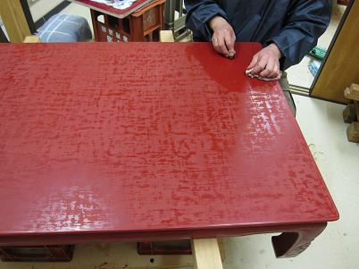 漆塗り工程（座卓）桐たんす和家具製作と漆塗り京都の大東漆木工