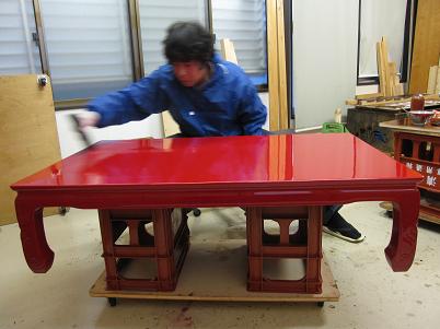 漆塗り工程（座卓）桐たんす和家具製作と漆塗り京都の大東漆木工