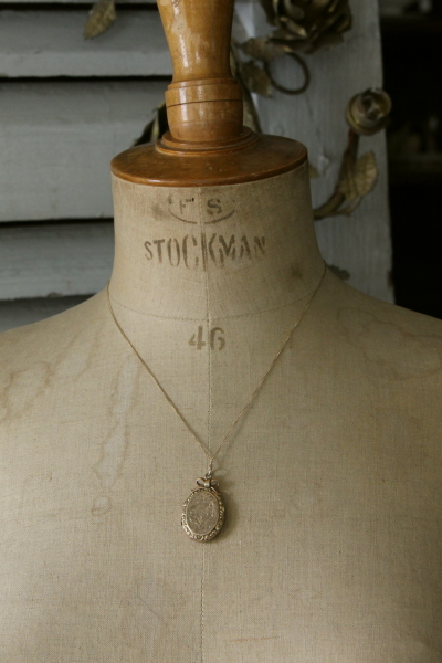 リボンと鳩ヴィクトリアンチャームイギリスアンティークネックレス