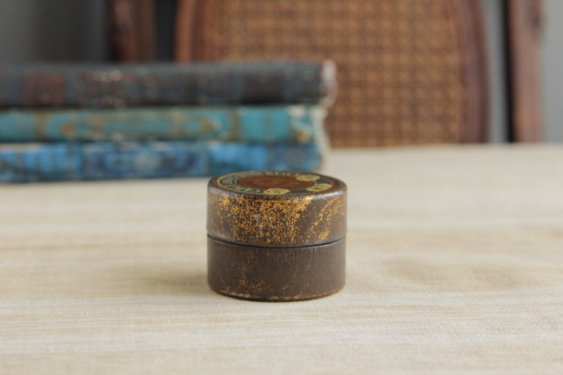 フランスアンティーク LE FIL AU CHINOIS メタル缶糸巻きケース