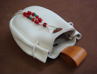 革製品・革財布のビーズ屋公ちゃん｜しか革チョークポーチ