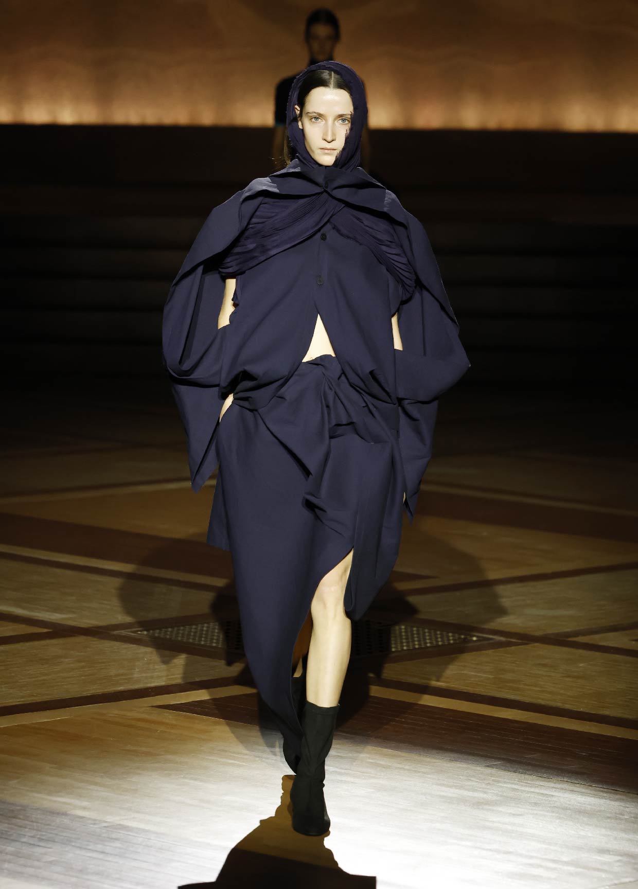 ISSEY MIYAKE AUTUMN WINTER 2024/25 コレクション 04 – isseymiyake.com