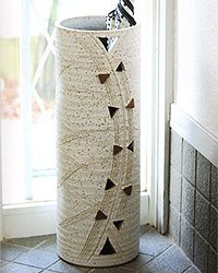 信楽焼 トライアングル傘立て（L）｜傘立て専門店の傘立て.net