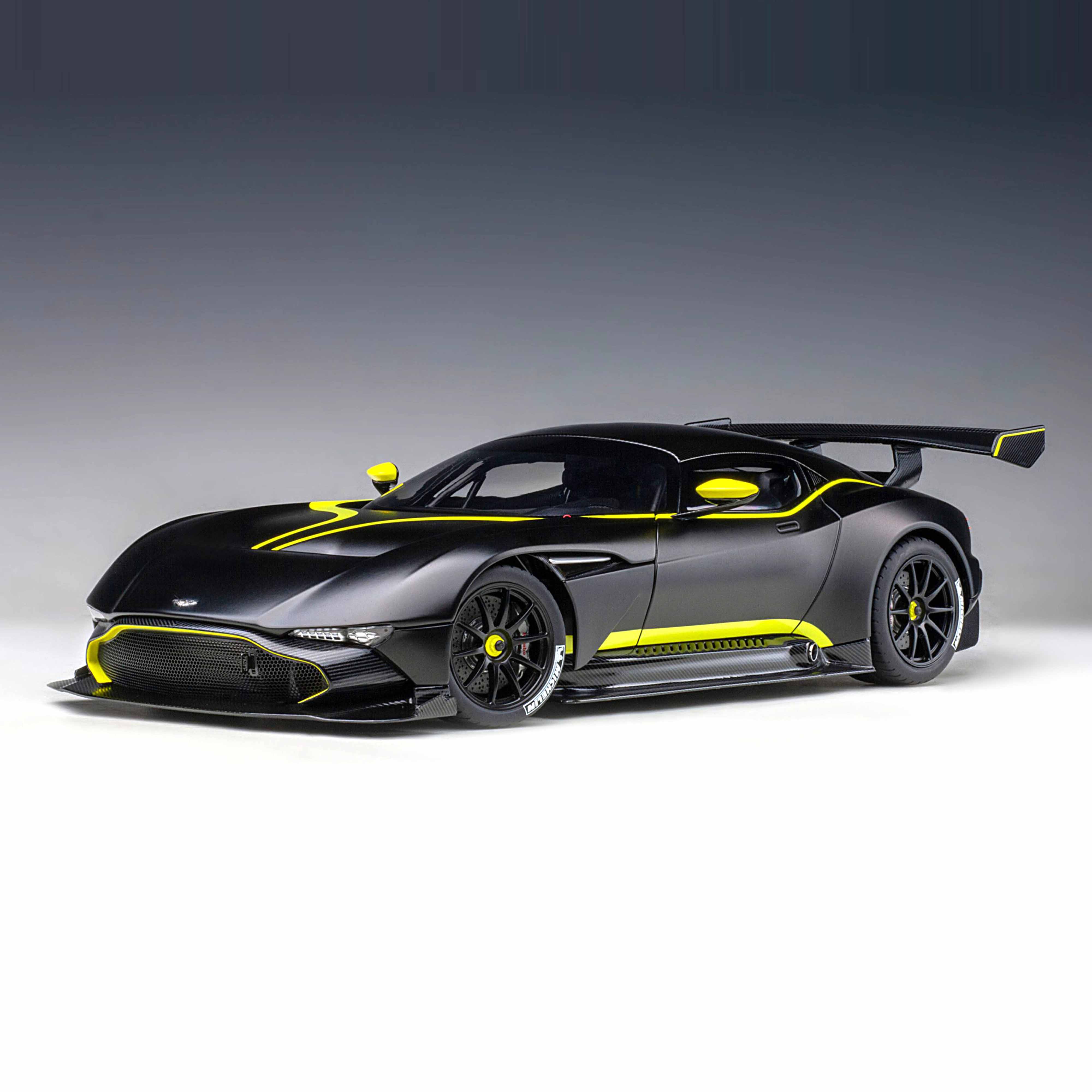 Aston Martin Vulcan Mat Black 1:18 – Norev