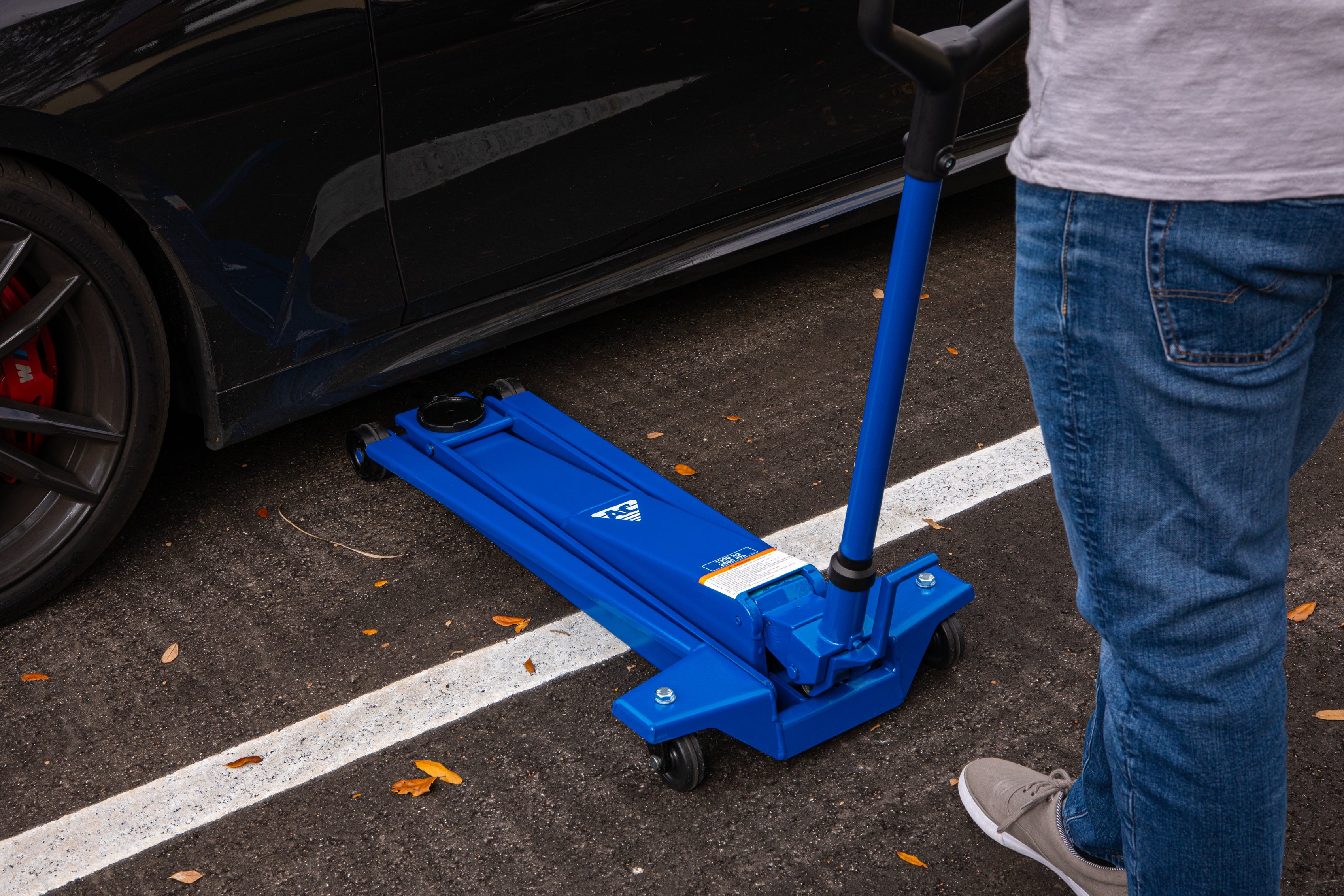 AC Hydraulic Jack - Durable, Rebuildable, and Cost-Effective Floor