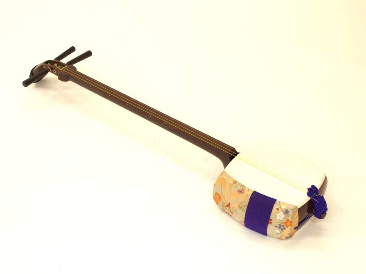 高級三味線 K9刻印入り 中棹 紅木 トチ 金細 二本溝 子持ち綾杉胴 東