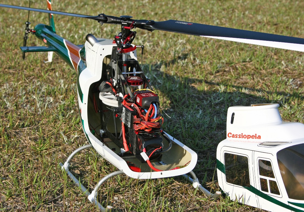 ラジコンヘリコプター ジェットレンジャー グラスボディ（脚付き