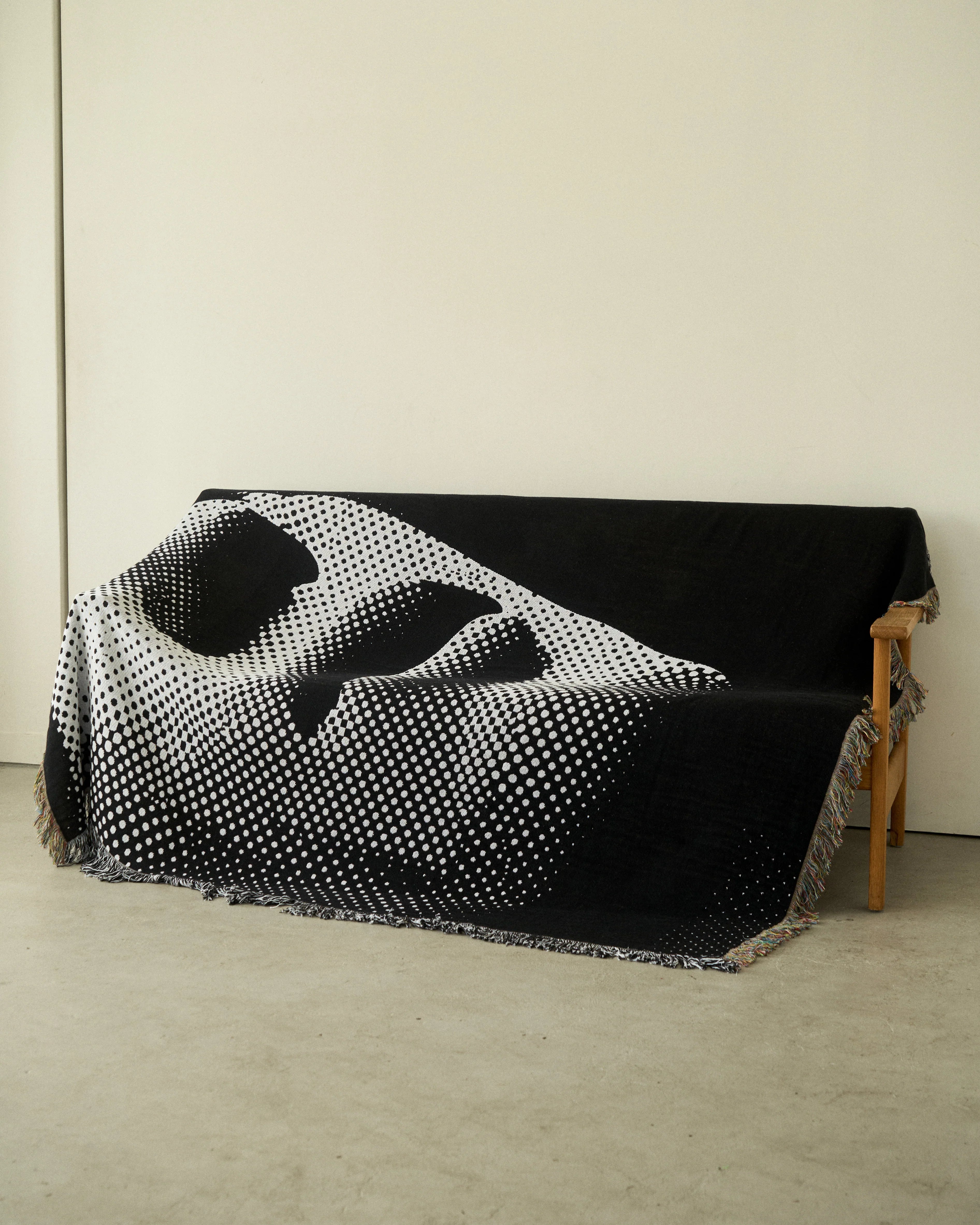 Half Tone Face Throw Blanket | iMPeRF