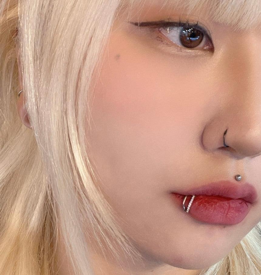 ひかり様】THROW A KISS ピアス 2個セット 唇 リップ ひかり様】THROW