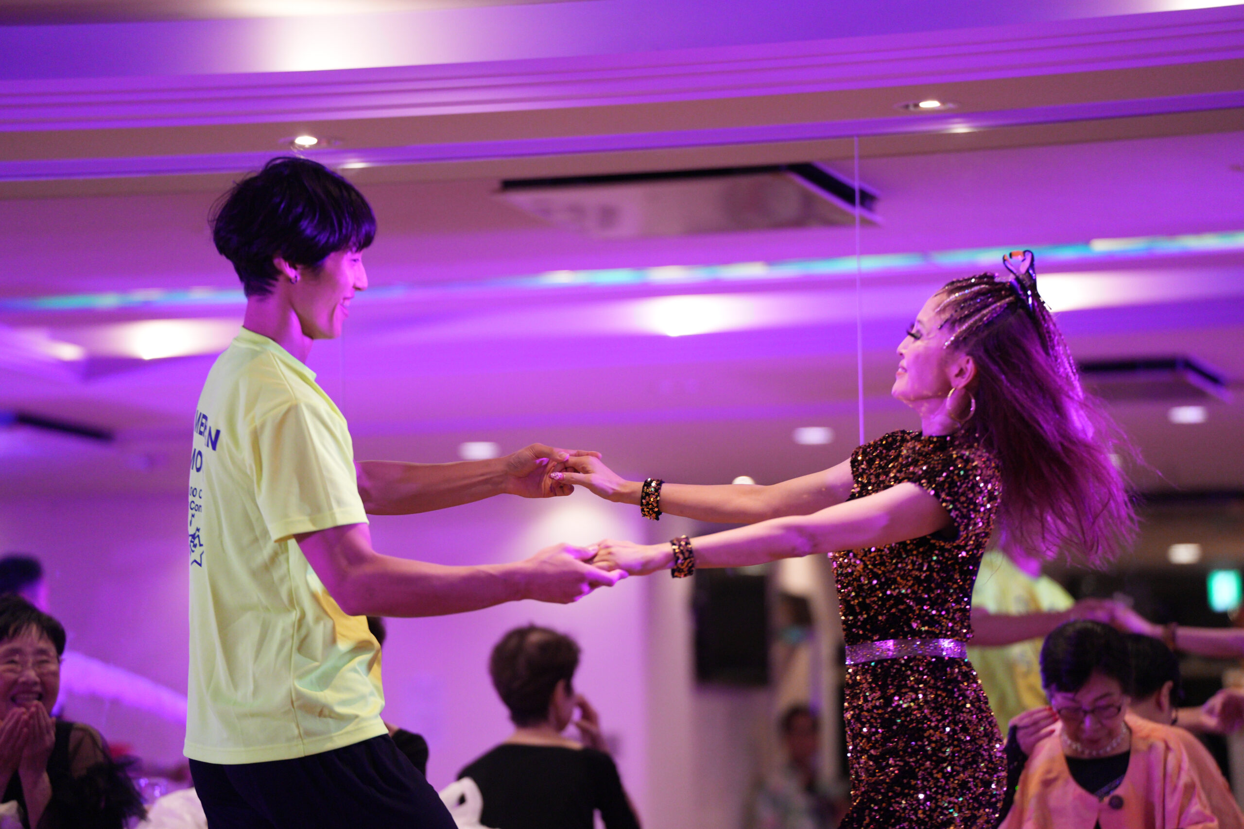 社交ダンス レッスン 大阪市内なら人気支持率No1の100 Carat Dance Company