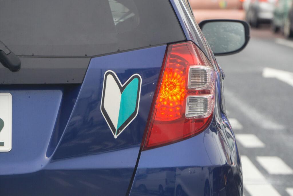 バイク用の初心者マークはいらない？メリットやおすすめの表示位置を