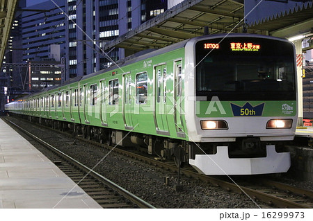 山手線E231系500番台 みどりの山手線ラッピングトレインの写真素材