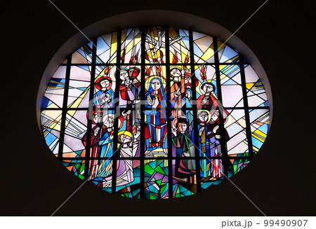 エンジェル ステンドグラス 天使 ガラスの写真素材 - PIXTA