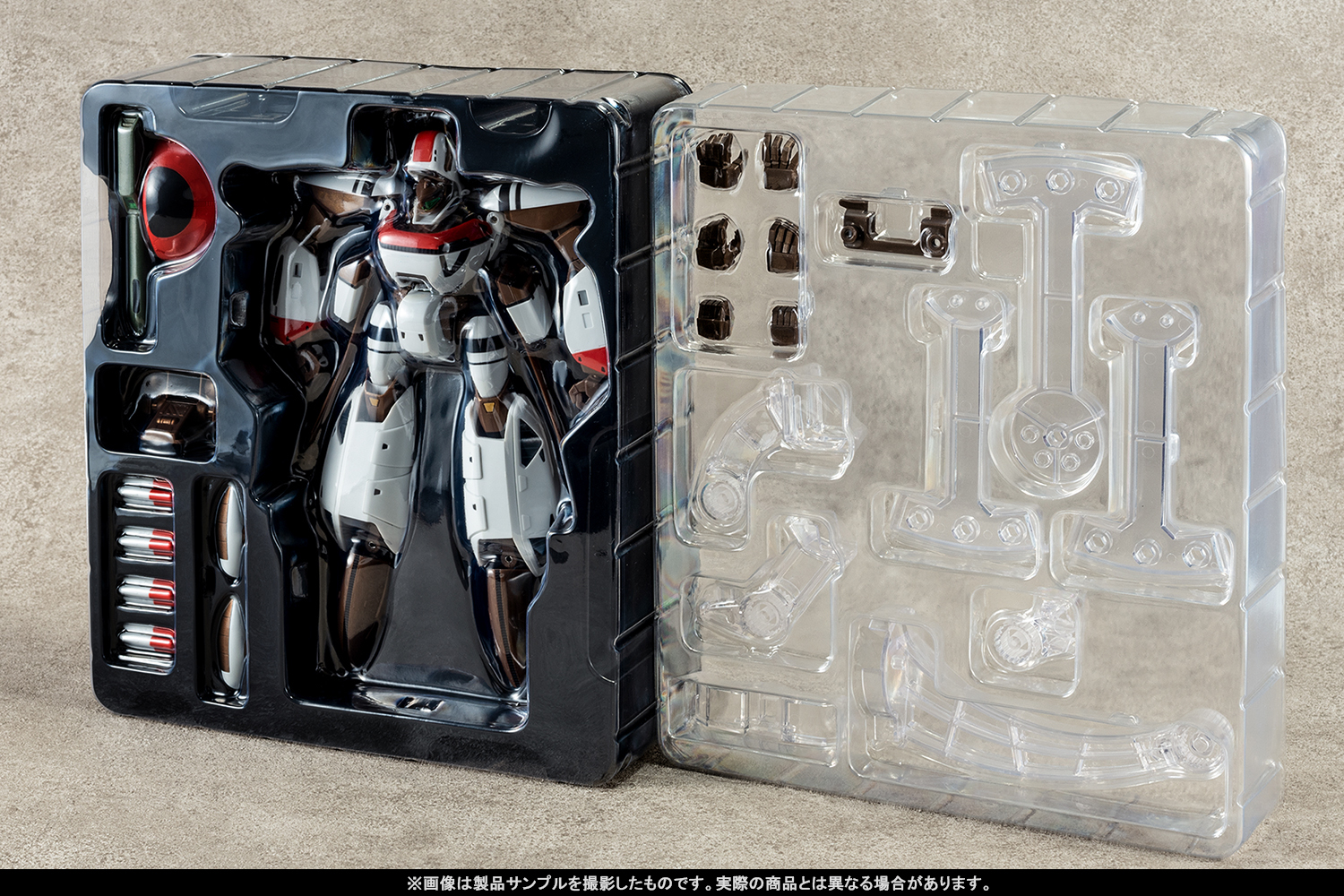 この4段変形の実現、まさに超時空世紀級！ 7月15日店頭発売予定「HI