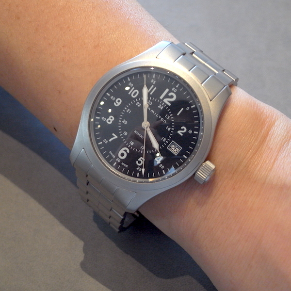H68201143 ブルーグレーダイアルが魅力です新しくなったカーキ