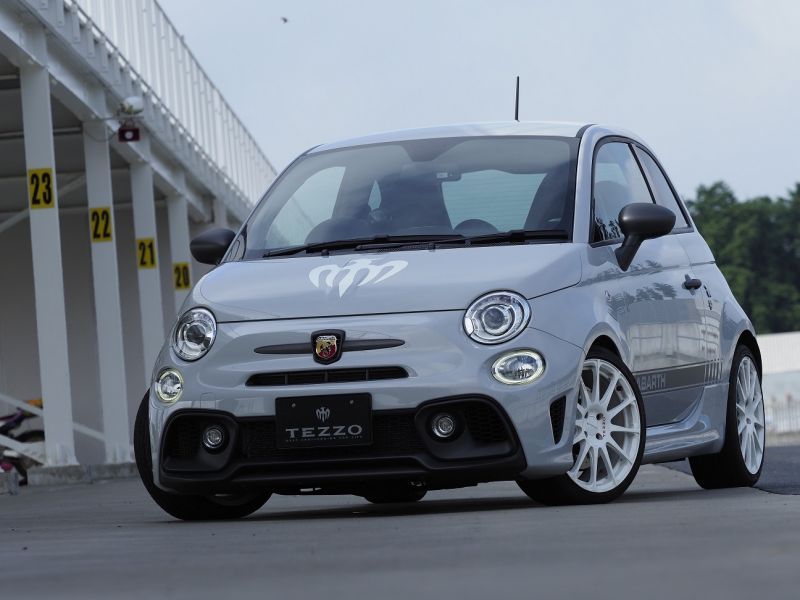 アバルト595カスタムパーツ アクセサリーの専門オンラインストア